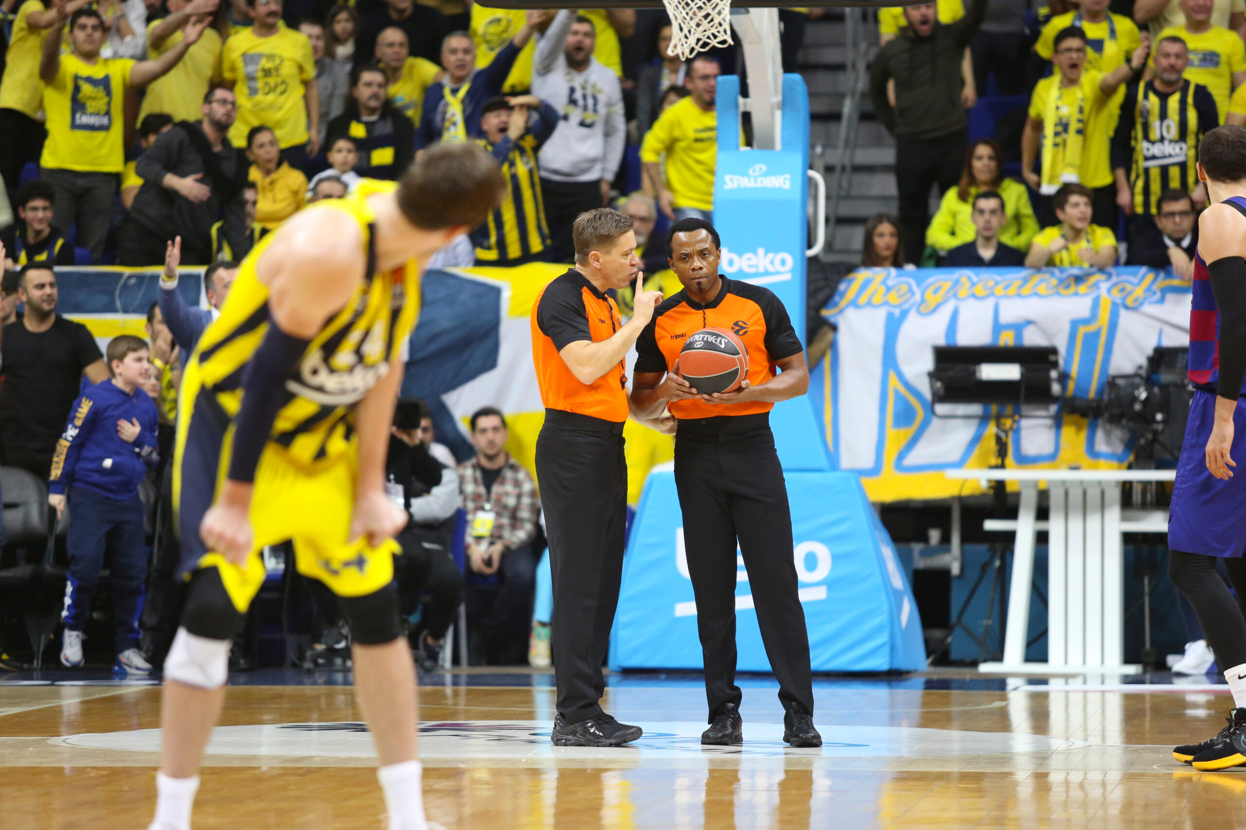 Les arbitres EuroLeague et EuroCup sont prêts pour le début de la saison !