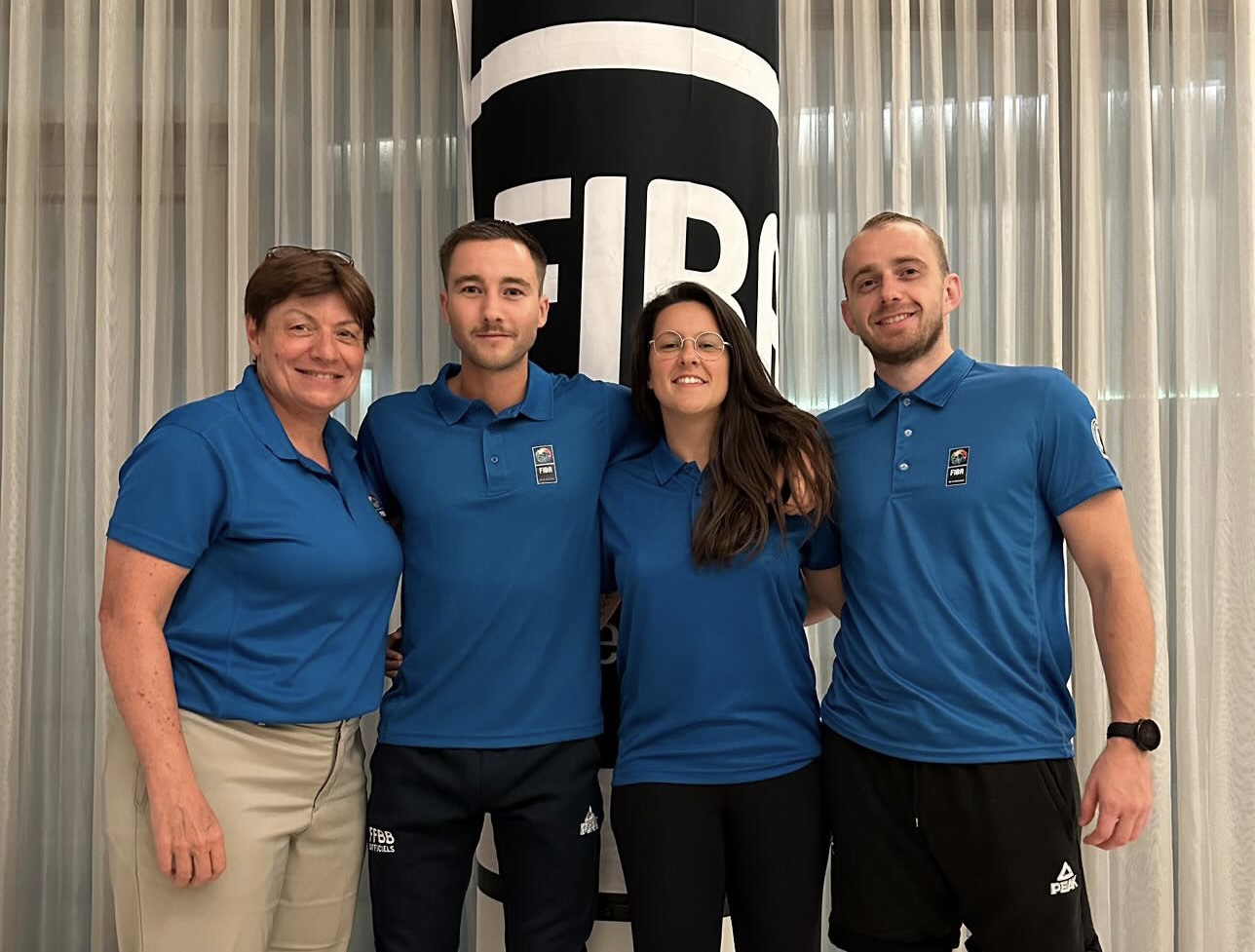 Les trois nouveaux arbitres internationaux français participent à un stage FIBA